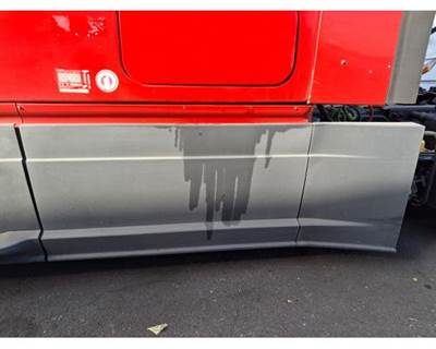 Freightliner Cascadia 125 Left Fairing