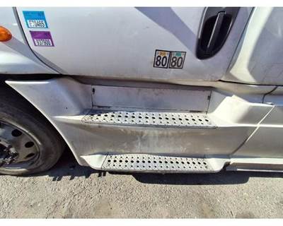 Freightliner Left Fairing for a Freightliner Cascadia 125