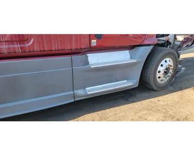 Freightliner Cascadia 125 Right Fairing