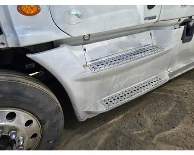Freightliner Cascadia 125 Left Fairing