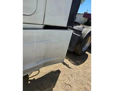 Freightliner Cascadia 125 Left Fairing