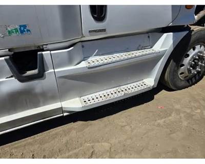 Freightliner Cascadia 125 Right Fairing