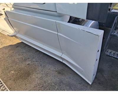 Freightliner Cascadia 125 Left Fairing