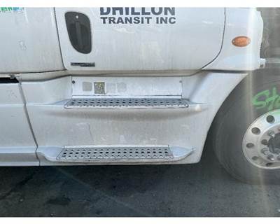 Freightliner Right Fairing for a Freightliner Cascadia 125