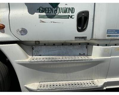 Freightliner Cascadia 125 Left Fairing for a Freightliner CASCADIA