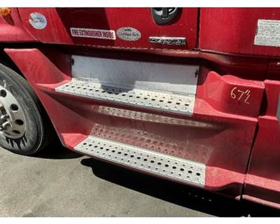 Freightliner Cascadia 125 Left Fairing
