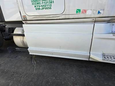 Freightliner Cascadia 126 Right Fairing