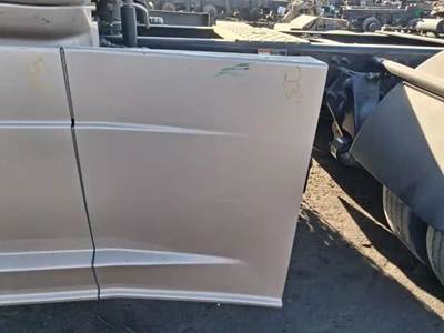 Freightliner Cascadia 126 Left Fairing