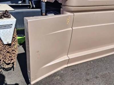 Freightliner Cascadia 126 Right Fairing