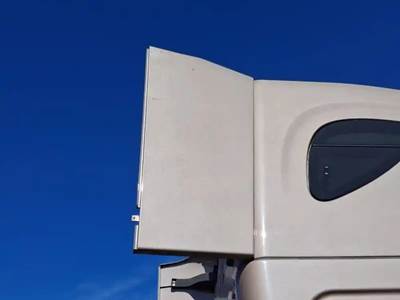 Freightliner Cascadia 126 Left Fairing