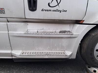 Freightliner Cascadia 126 Right Fairing for a Freightliner CASCADIA