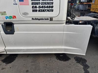 Freightliner Cascadia 126 Left Fairing