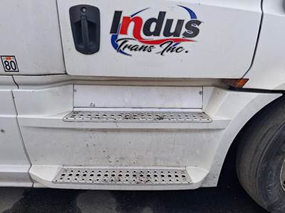 Freightliner Cascadia 126 Right Fairing