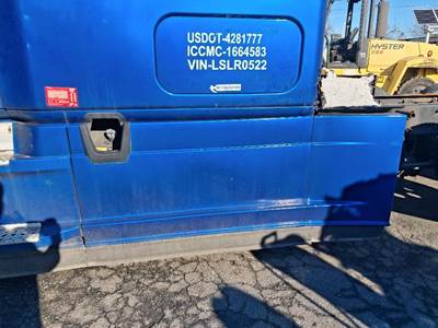 Freightliner Cascadia 126 Fairing for a Freightliner CASCADIA