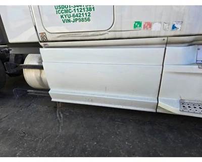 Freightliner Cascadia 126 Right Fairing
