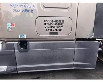 Freightliner Left Fairing for a Freightliner Cascadia 126