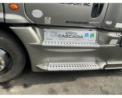 Freightliner Left Fairing for a Freightliner CASCADIA