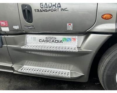 Freightliner Right Fairing for a Freightliner CASCADIA