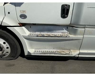 Freightliner Cascadia 126 Fairing for a Freightliner CASCADIA
