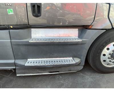 Freightliner Cascadia 126 Right Fairing