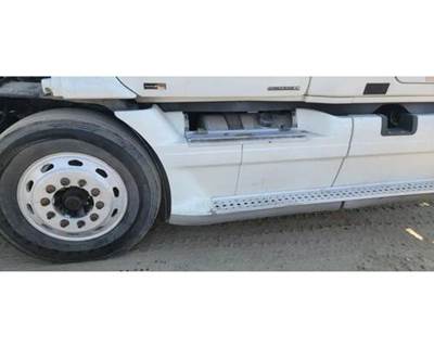 Freightliner Cascadia 132 Left Fairing