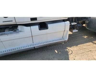 Freightliner Cascadia 132 Left Fairing