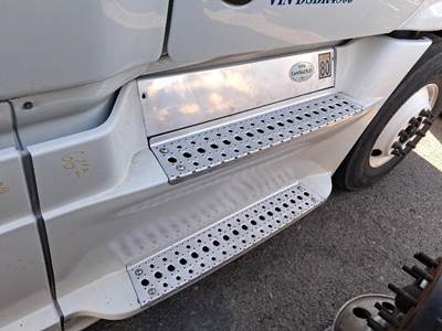 Freightliner Cascadia Right Fairing