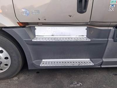 Freightliner Cascadia Left Fairing