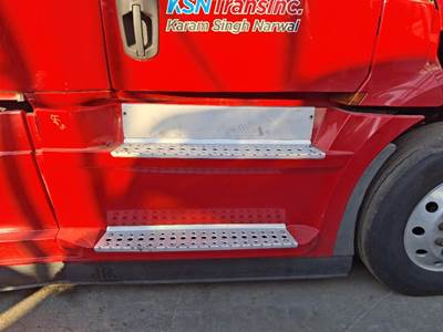 Freightliner Cascadia Right Fairing