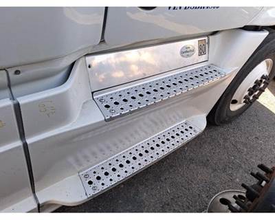 Freightliner Cascadia Right Fairing for a Freightliner Cascadia 125