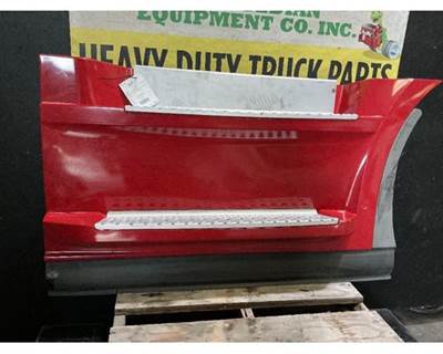 Freightliner Cascadia Right Fairing for a Freightliner Cascadia 126