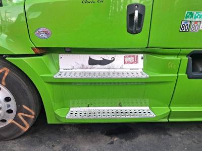 Freightliner Coronado 122 SD Left Fairing for a Freightliner 122SD