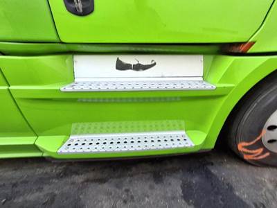 Freightliner Coronado 122 SD Right Fairing for a Freightliner 122SD