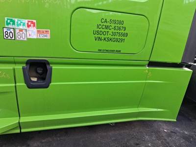 Freightliner Coronado 122 SD Left Fairing for a Freightliner 122SD