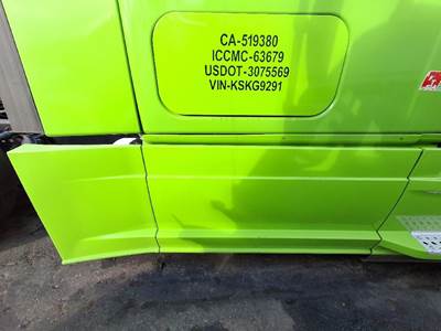 Freightliner Coronado 122 SD Right Fairing for a Freightliner 122SD