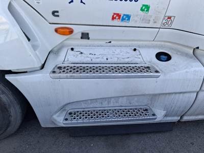 International LT625 Fairing