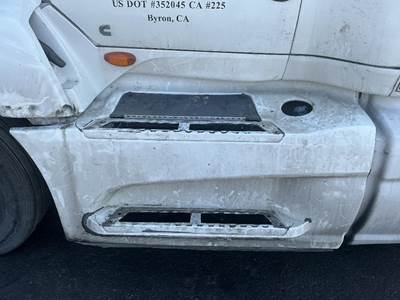 International LT625 Left Fairing