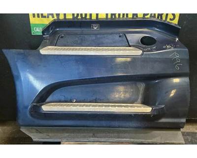 International LT625 Left Fairing