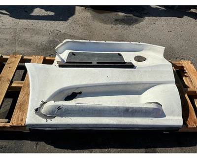 International LT625 Left Fairing