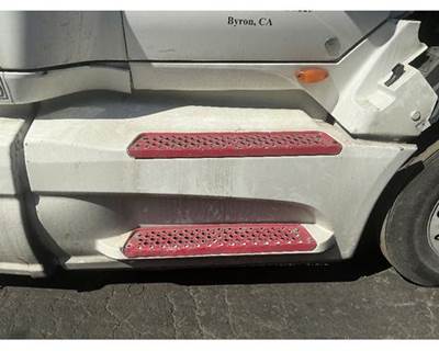 International LT625 Right Fairing