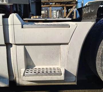 Volvo VNL Left Fairing