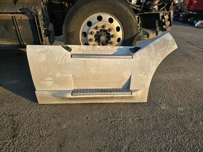 Volvo VNL Right Fairing