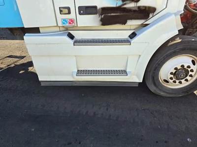 Volvo VNL Right Fairing