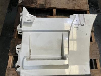 Volvo VNL Left Fairing