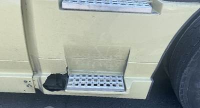 Volvo VNL Left Fairing