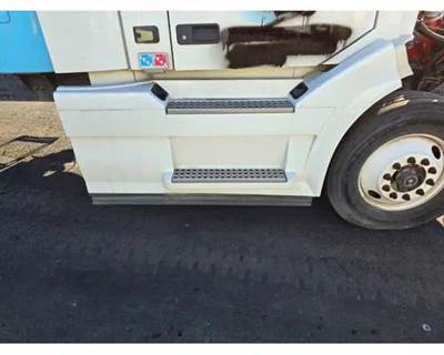 Volvo VNL Right Fairing