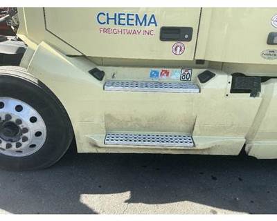 Volvo VNL Left Fairing