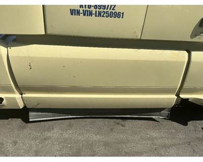 Volvo VNL Right Fairing