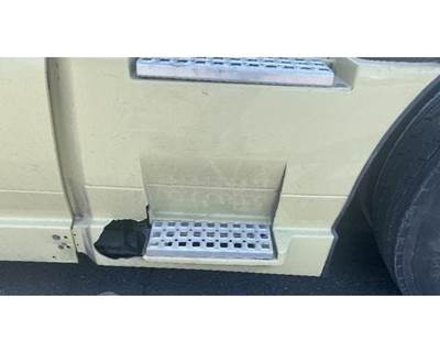 Volvo VNL Left Fairing