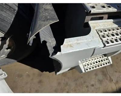 Volvo VNL Right Fairing